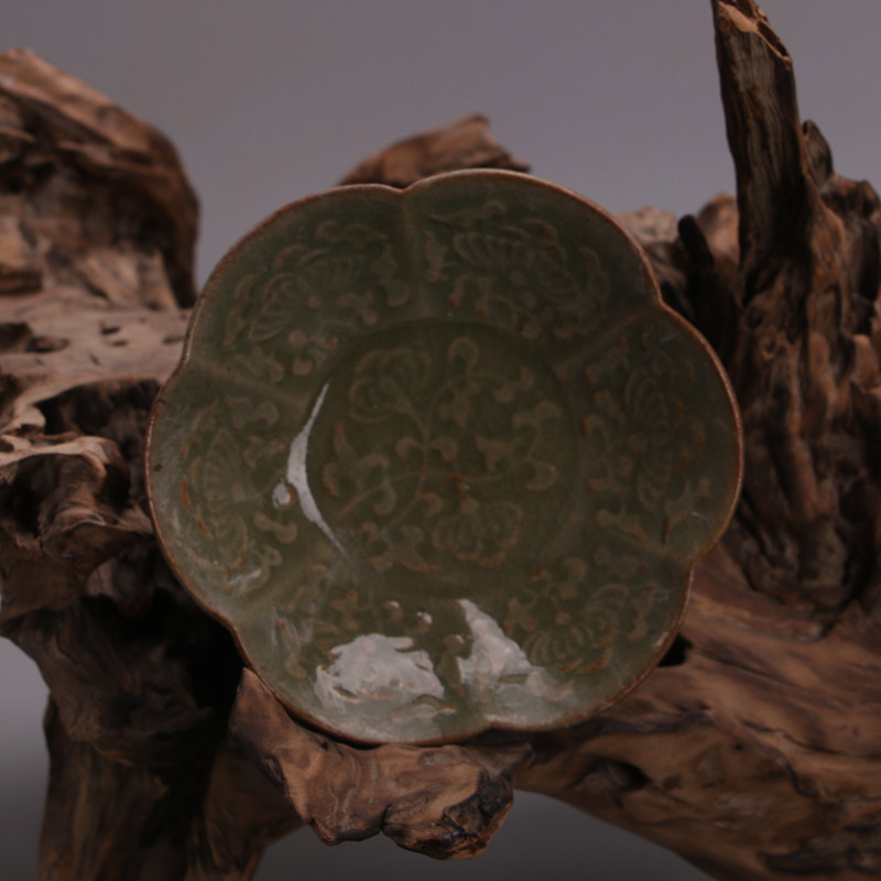 Vintage Collectible Dishes - 宋代様式の耀州陶器、彫刻が施された青磁小皿、ヴィンテージホームデコレーション、コレクターズアイテム