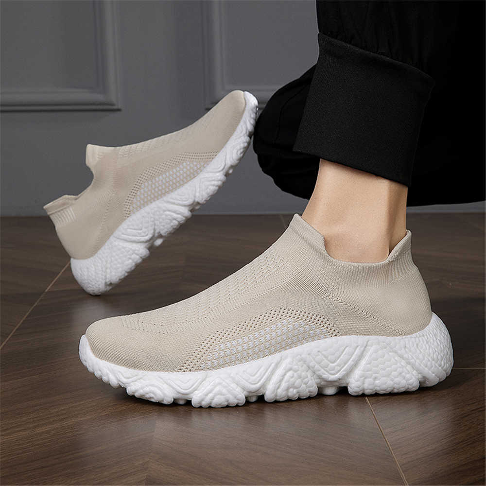 Vintage Collectible Shoes - フラットな外観がヴィンテージスニーカーを強調する フラットシューズ ブラック メンズ スポーツシューズ スプリングブーツ