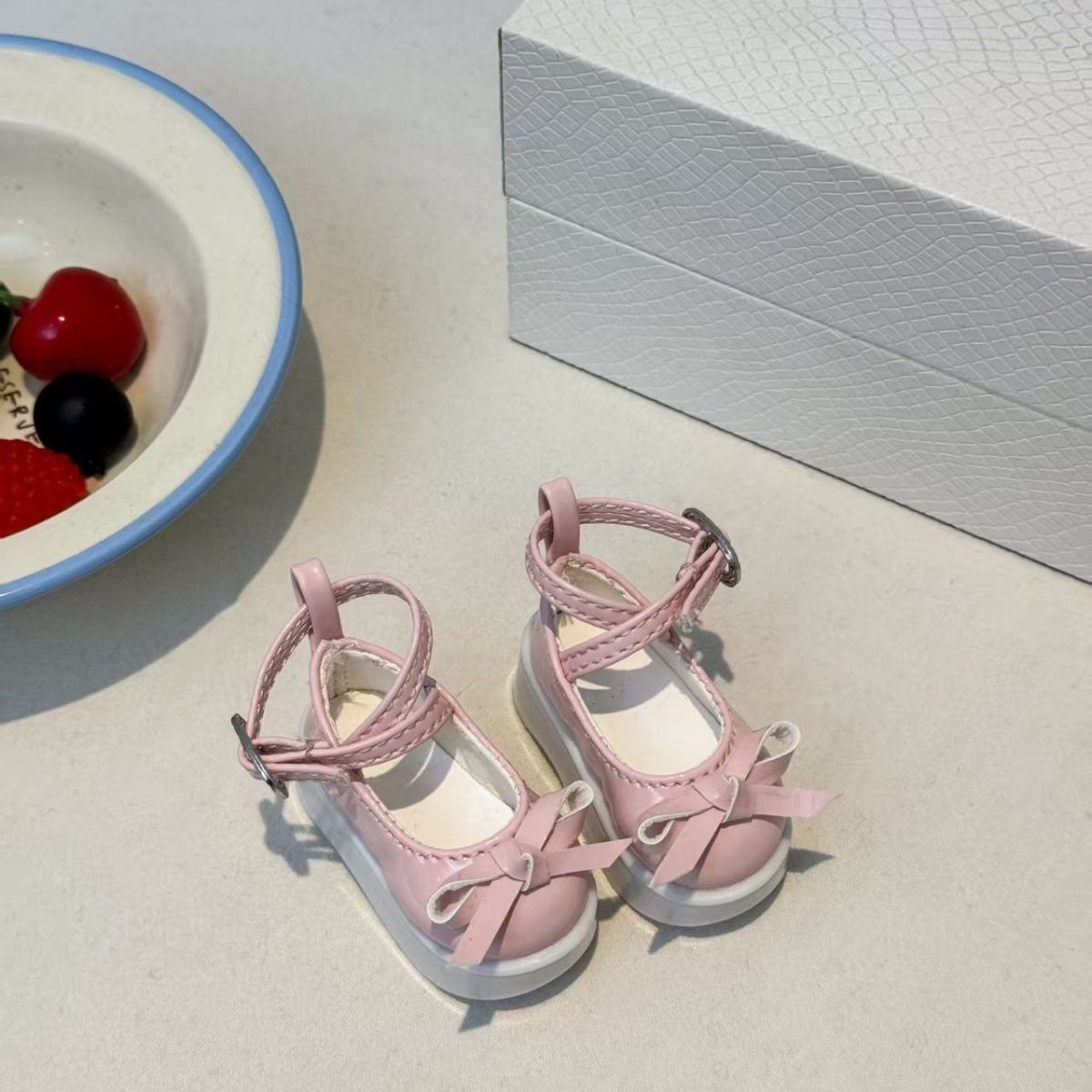 コーヒーブラウンのボウプラットフォームドールシューズ、光沢の - Vintage Collectible Shoes のレビューと価格