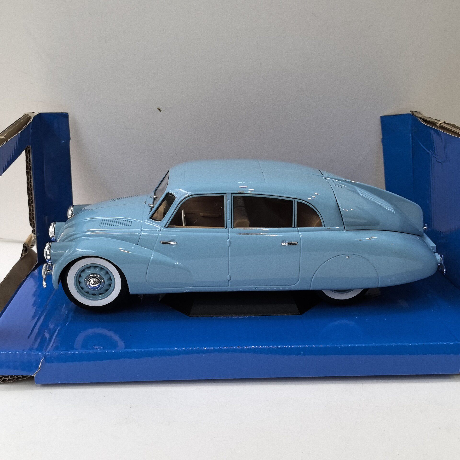 MCGダイキャスト 1/18スケール TATRA 87 ヴィ - Vintage Collectible & Vintage Dolls のレビューと価格
